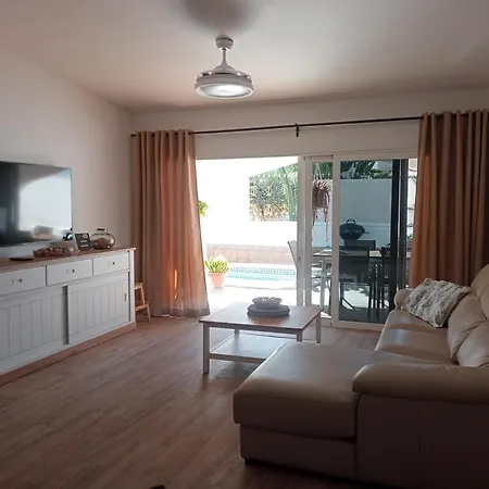Beautiful With Heated Private Pool, Cristianos Holiday home
