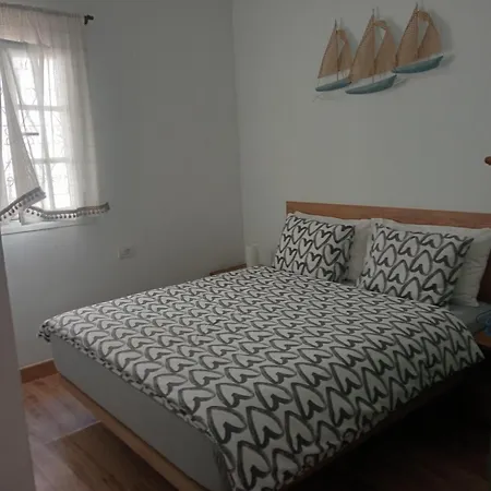 Beautiful With Heated Private Pool, Cristianos Holiday home