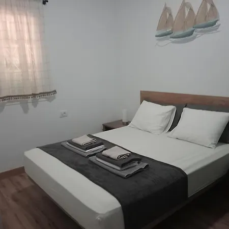 Beautiful With Heated Private Pool, Cristianos Holiday home