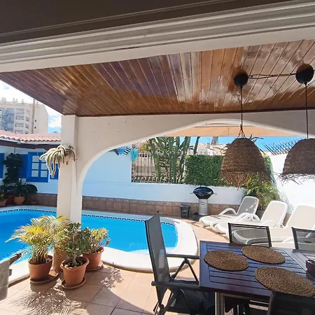 度假居 Beautiful With Heated Private Pool, Cristianos 洛斯克里斯蒂亚诺斯